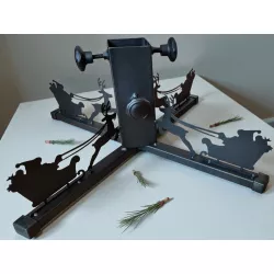 Metalowy stojak choinkowy z zaprzęgiem Św. Mikołaja i reniferami – ręcznie wykonany